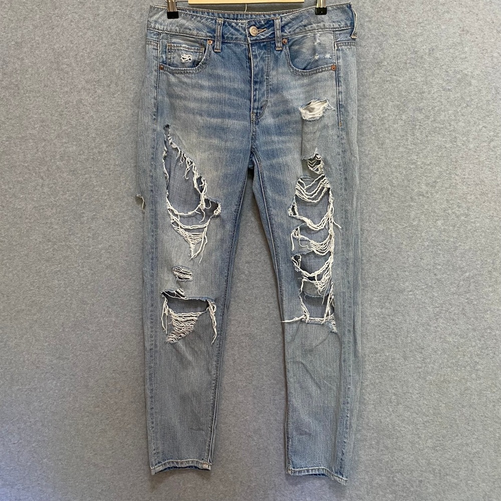 AMERICAN EAGLE Women's‎ 6 Tomgirl Light Wash Distressed 100% Cotton Blue Jeans